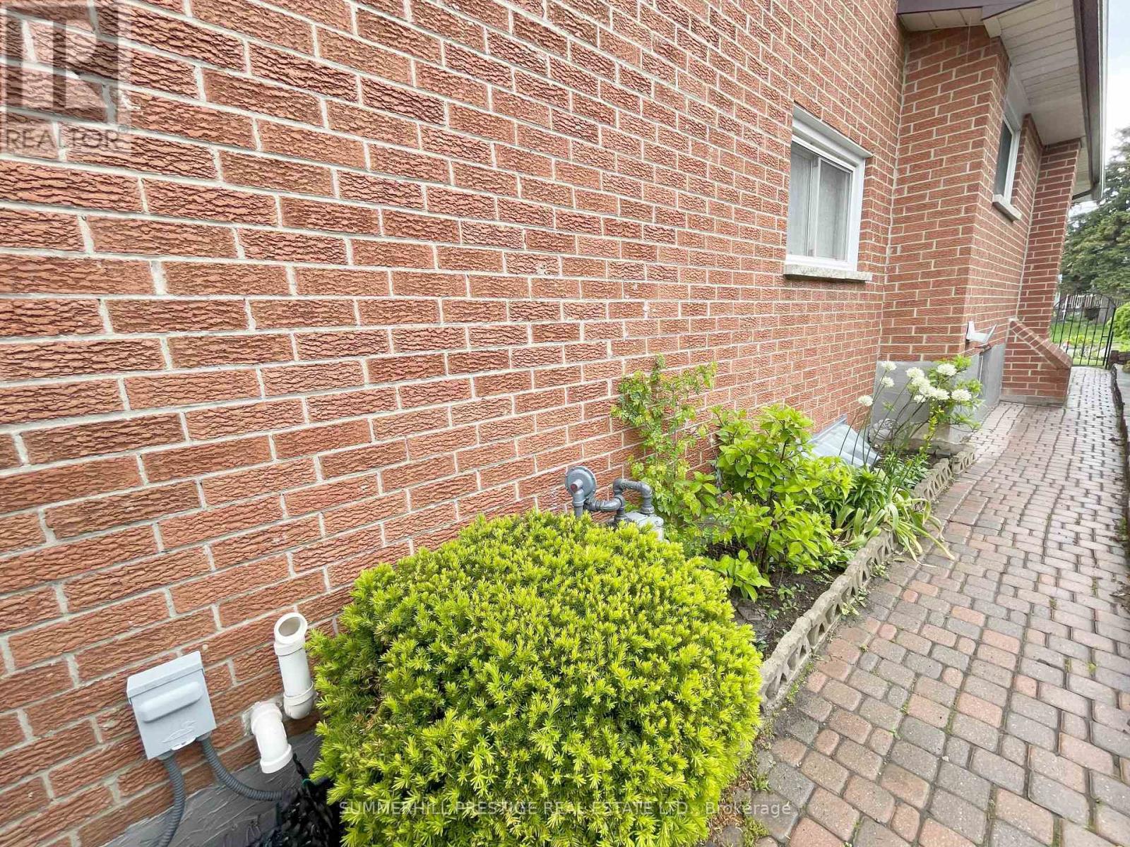 Photo 15 of 20 Cleethorpes Boulevard, Toronto ON