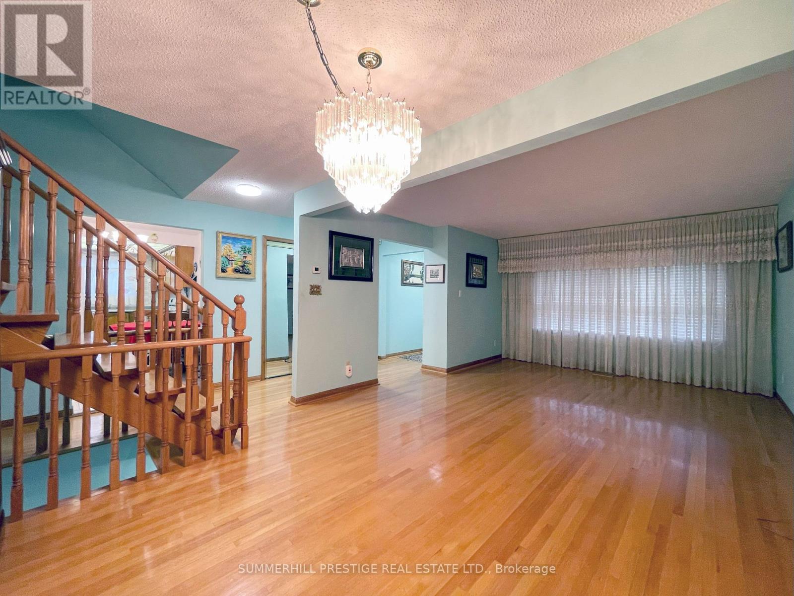 Photo 21 of 20 Cleethorpes Boulevard, Toronto ON