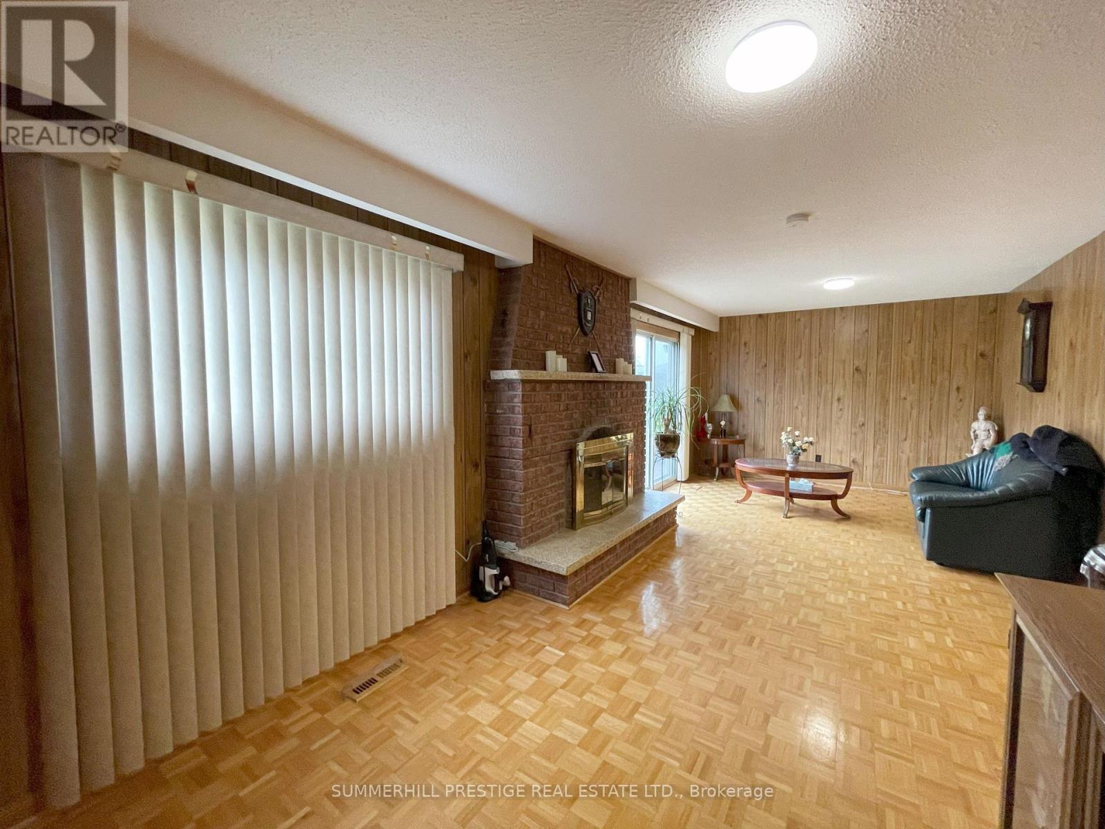 Photo 32 of 20 Cleethorpes Boulevard, Toronto ON