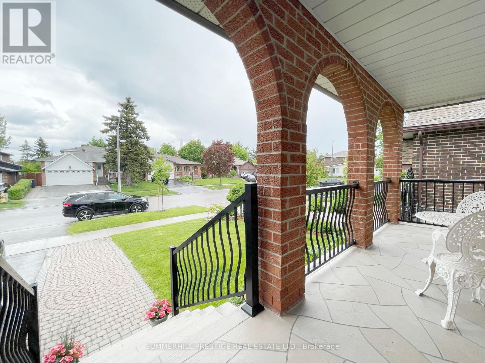 Photo 19 of 20 Cleethorpes Boulevard, Toronto ON
