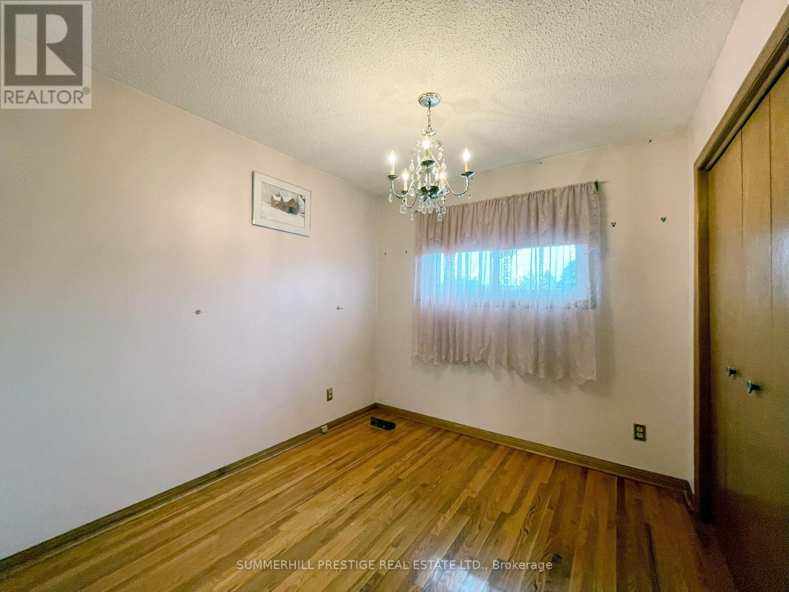 Photo 34 of 20 Cleethorpes Boulevard, Toronto ON
