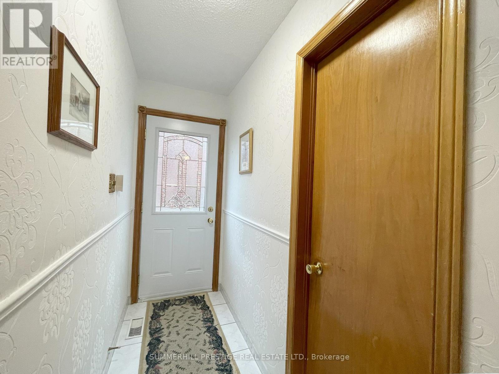 Photo 33 of 20 Cleethorpes Boulevard, Toronto ON