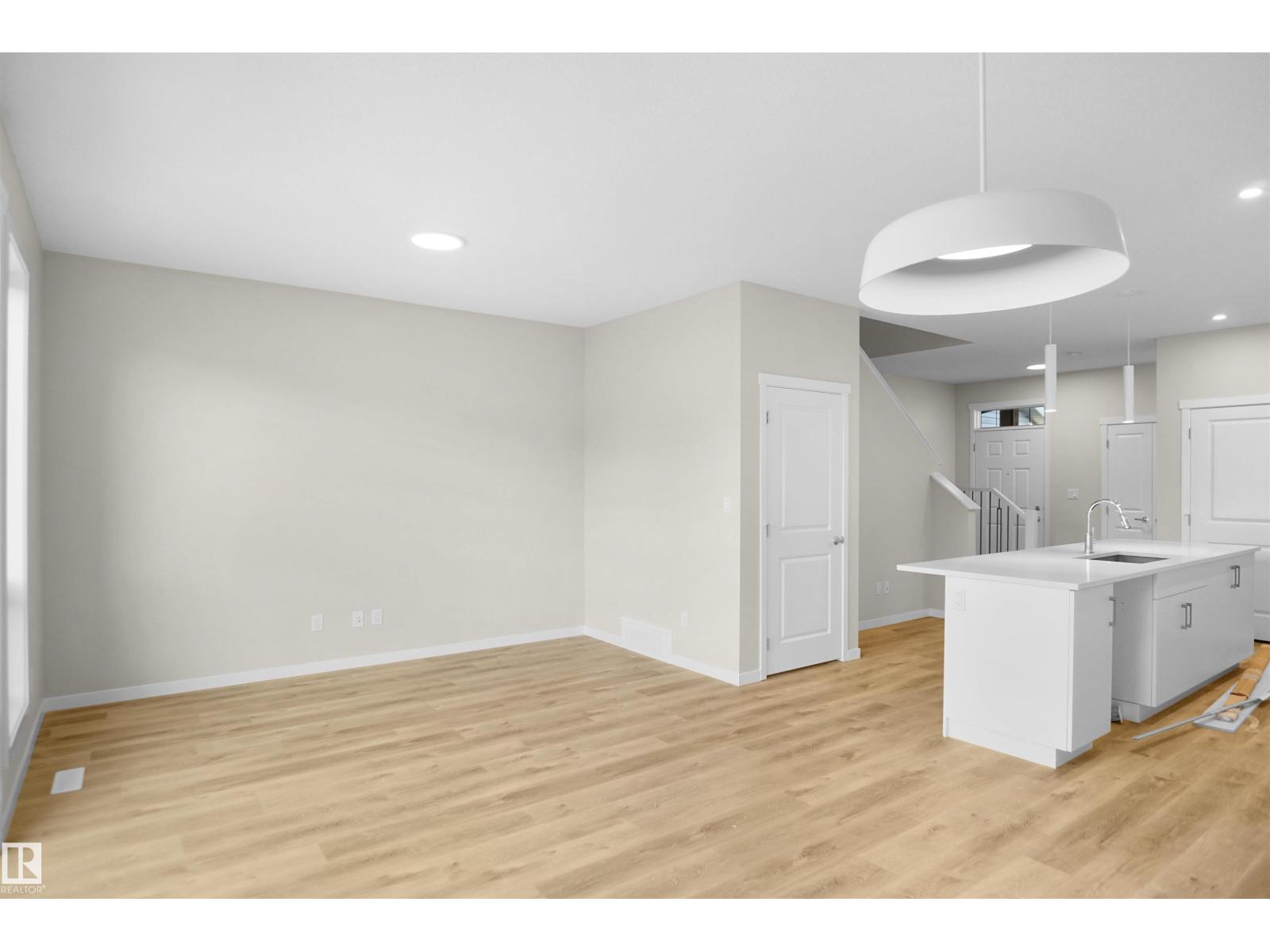 Photo 3 of 22830 95 A Av Nw, Edmonton AB