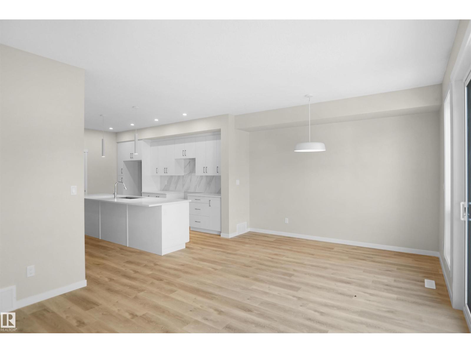 Photo 20 of 22830 95 A Av Nw, Edmonton AB