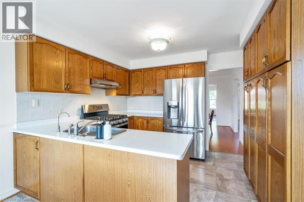 Photo 12 of 961 Ridge Valley Drive, Oshawa ON