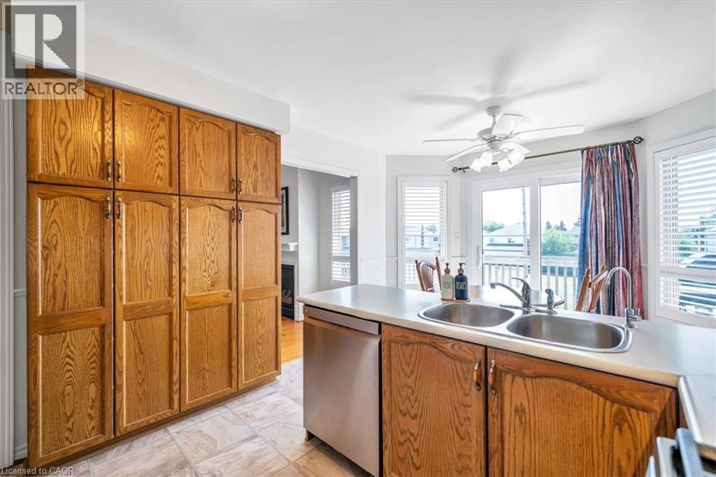 Photo 5 of 961 Ridge Valley Drive, Oshawa ON
