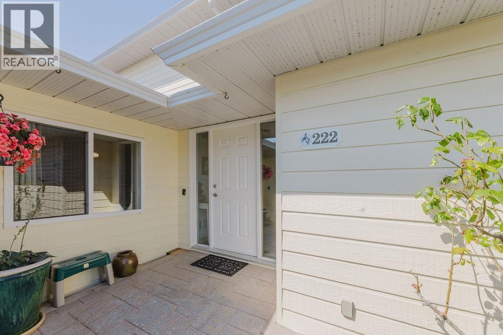 222 1585 FIELD ROAD, Sechelt