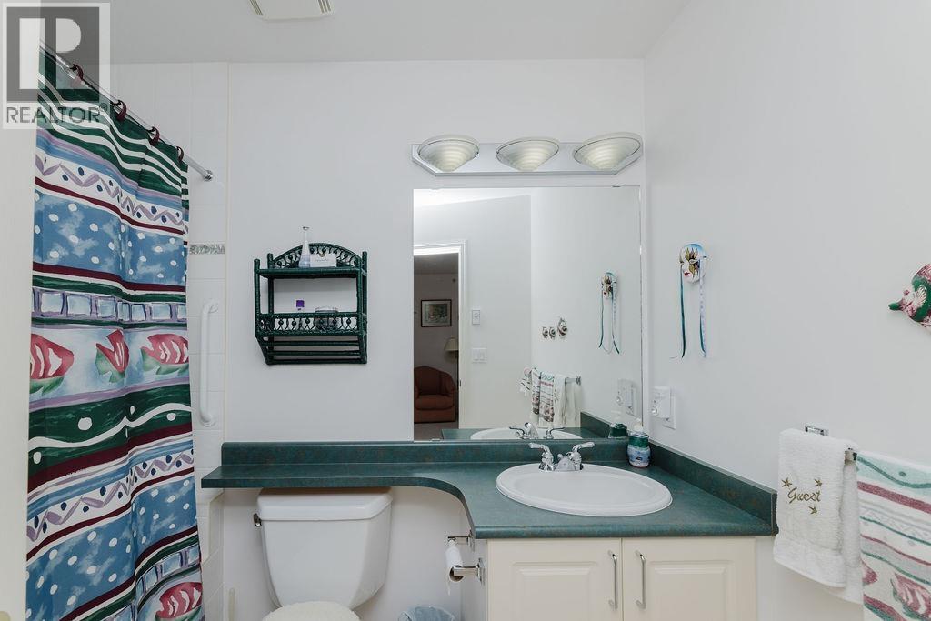 222 1585 FIELD ROAD, Sechelt