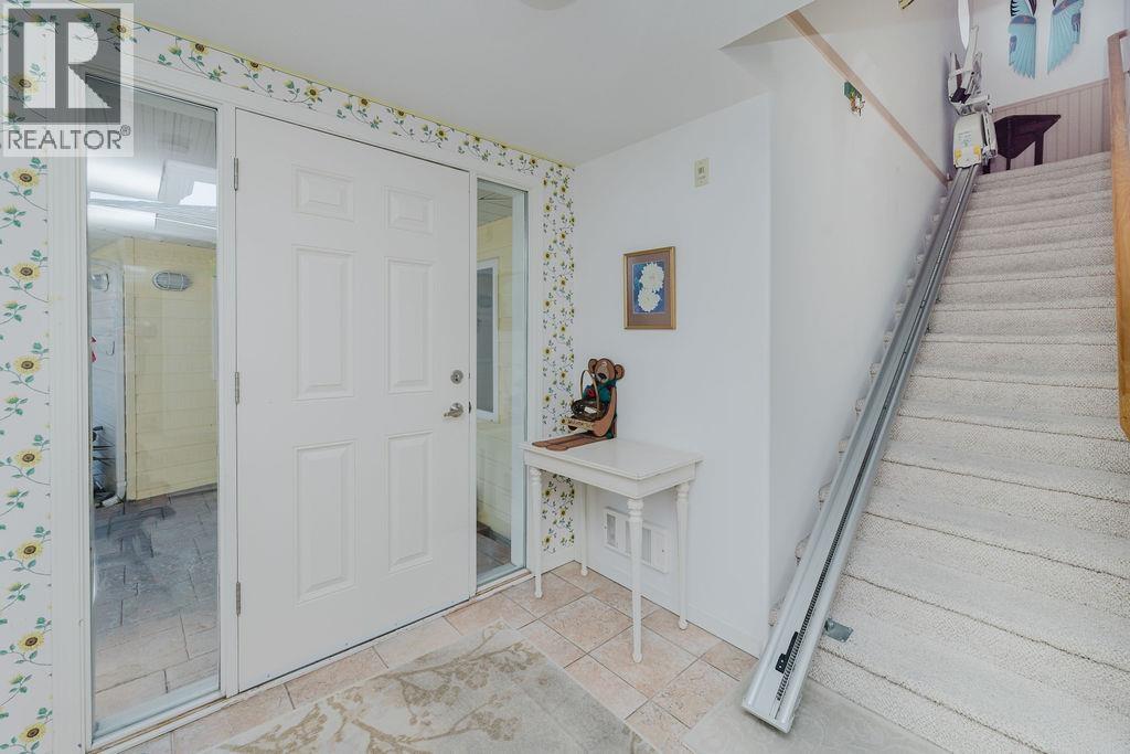 222 1585 FIELD ROAD, Sechelt