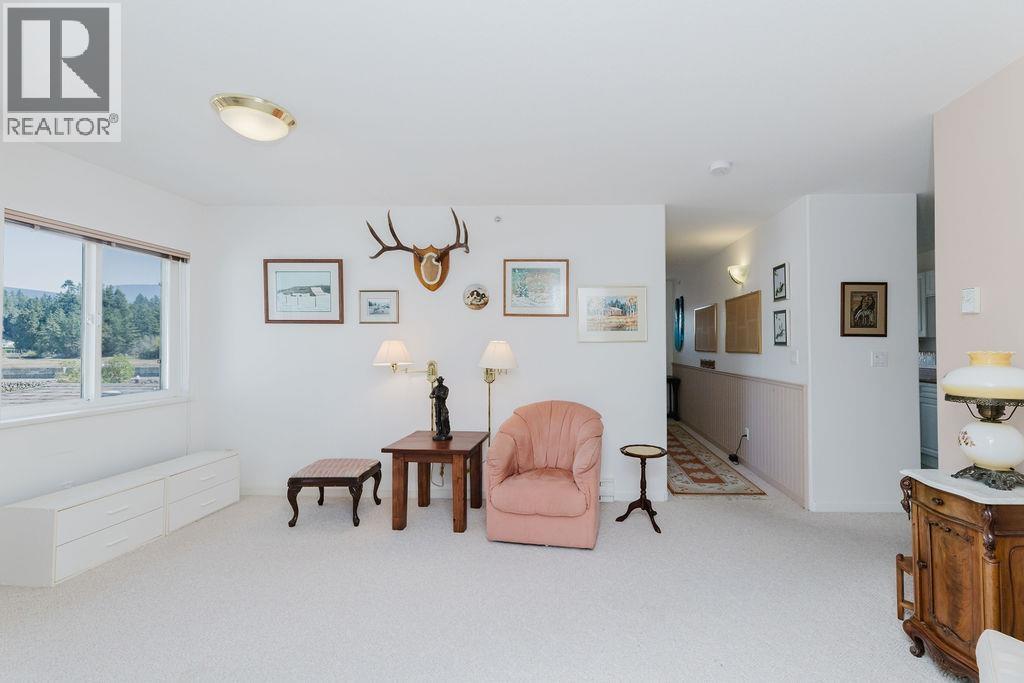 222 1585 FIELD ROAD, Sechelt