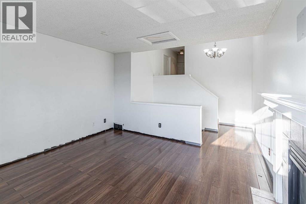 Photo 13 of 61 Applemont Place Se, Calgary AB