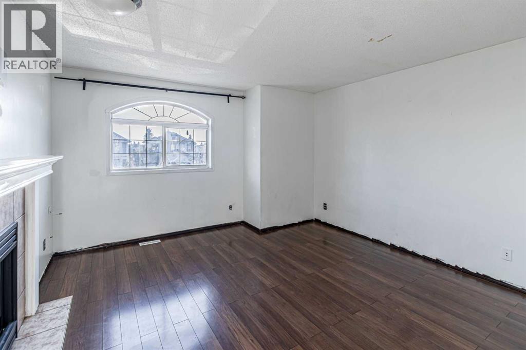 Photo 12 of 61 Applemont Place Se, Calgary AB
