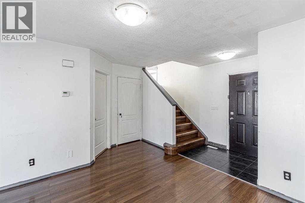 Photo 7 of 61 Applemont Place Se, Calgary AB