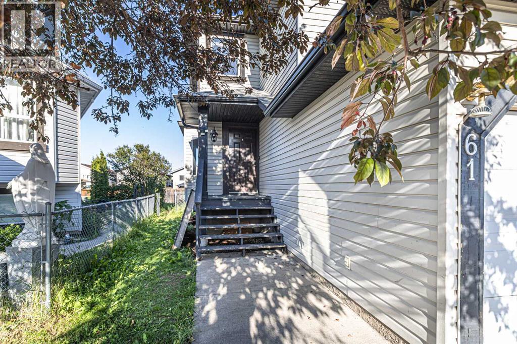 Photo 3 of 61 Applemont Place Se, Calgary AB
