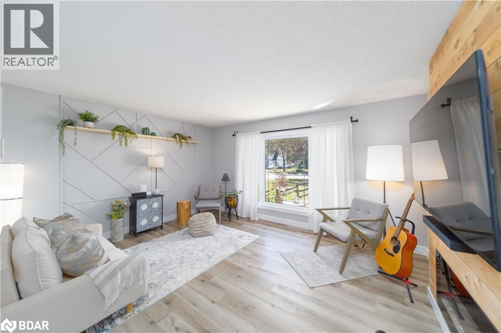 Photo 4 of 23 Wilde Place, Barrie ON