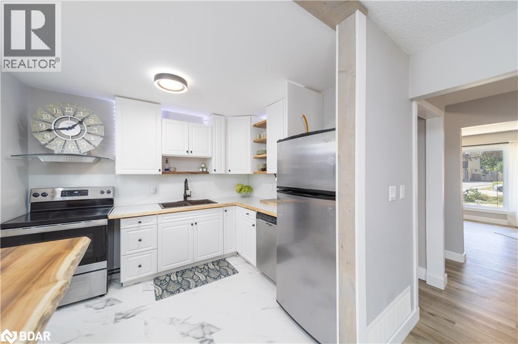 Photo 9 of 23 Wilde Place, Barrie ON