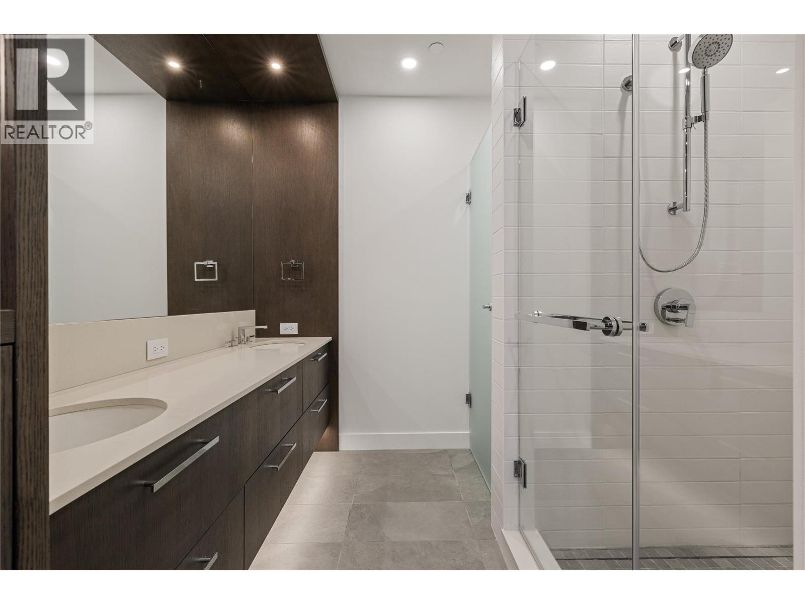N313 3389 Lakeshore Road, Kelowna