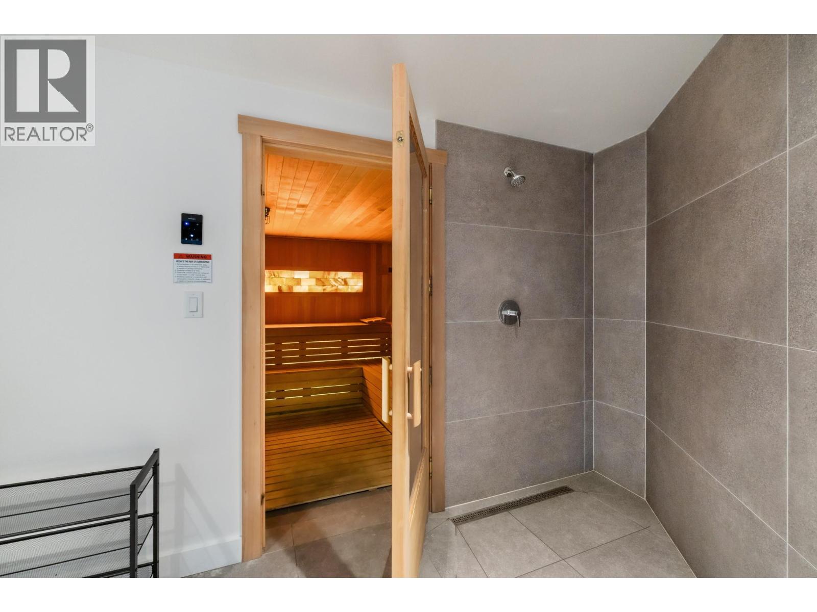 N313 3389 Lakeshore Road, Kelowna