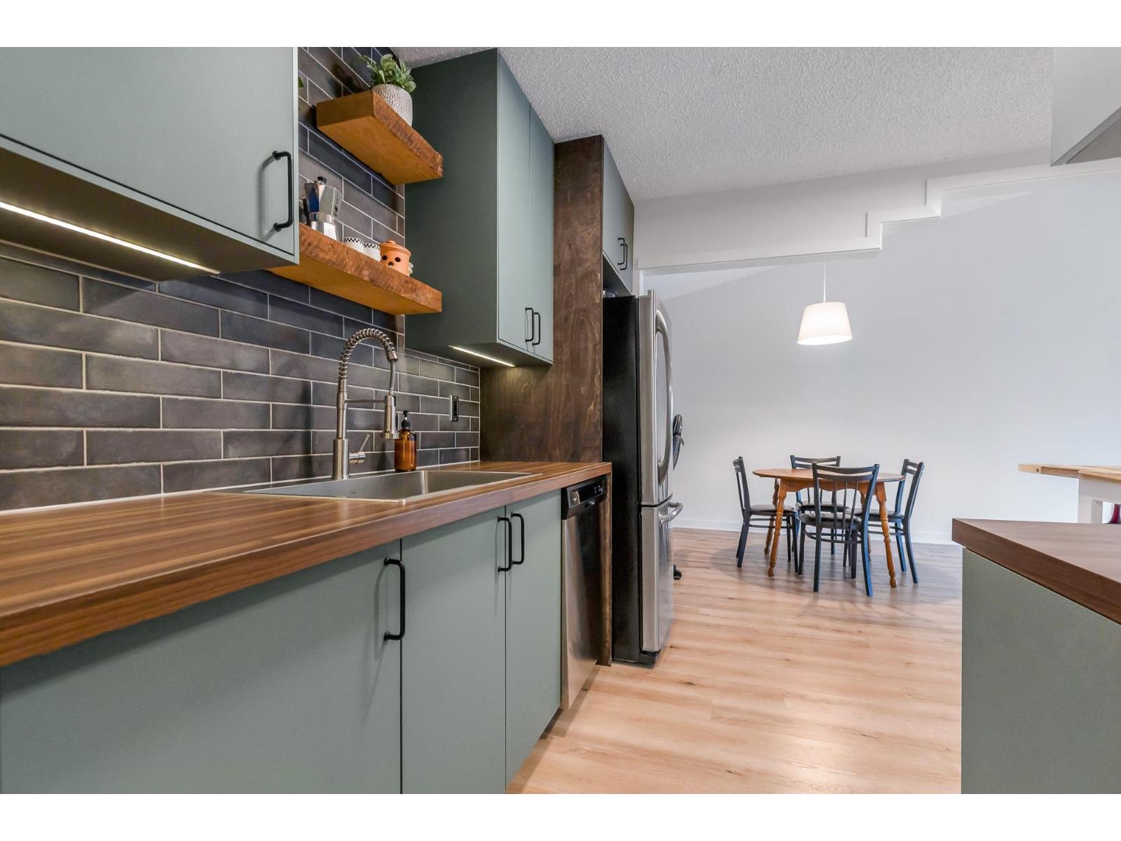 Photo 1 of 310 33400 Bourquin Place, Abbotsford BC