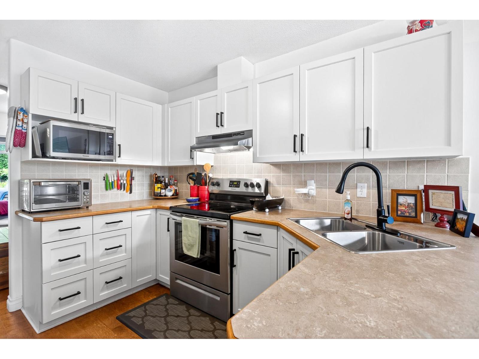 Photo 5 of 27 21928 48 Avenue, Langley BC