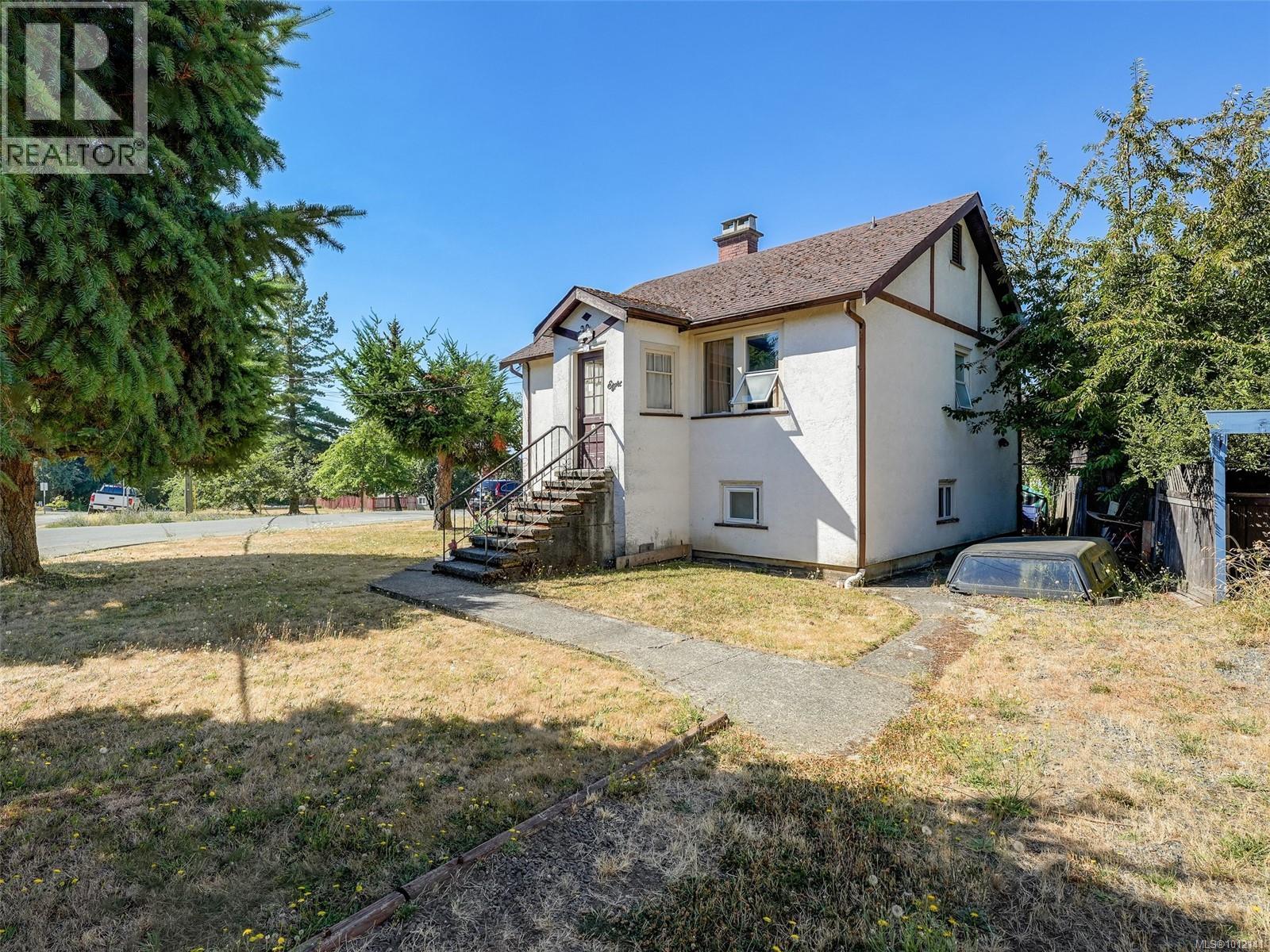 Photo 4 of 8 Camden Ave, View Royal BC