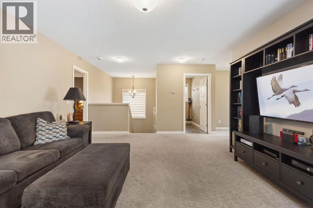 Single Family House for Sale in  Evansglen Drive NW Evanston Calgary 