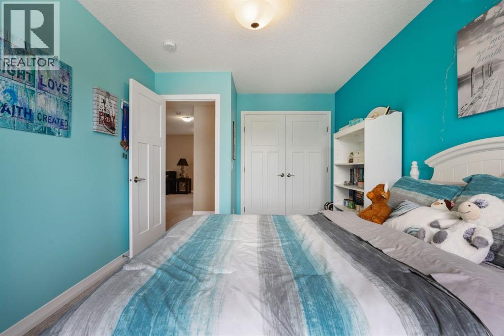 Single Family House for Sale in  Evansglen Drive NW Evanston Calgary 