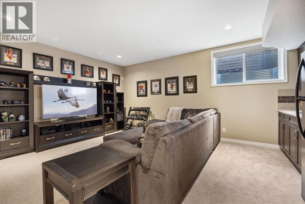 Single Family House for Sale in  Evansglen Drive NW Evanston Calgary 