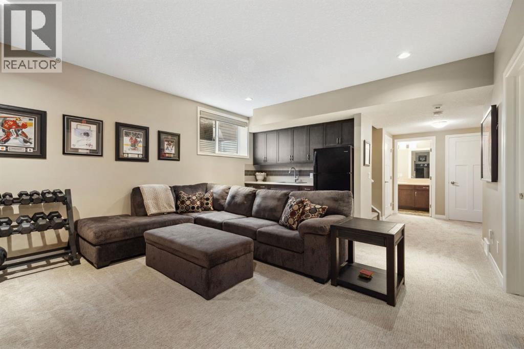 Single Family House for Sale in  Evansglen Drive NW Evanston Calgary 