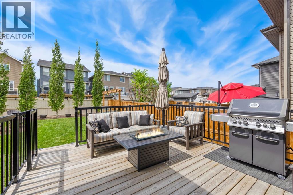 Single Family House for Sale in  Evansglen Drive NW Evanston Calgary 