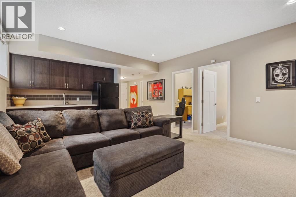 Single Family House for Sale in  Evansglen Drive NW Evanston Calgary 