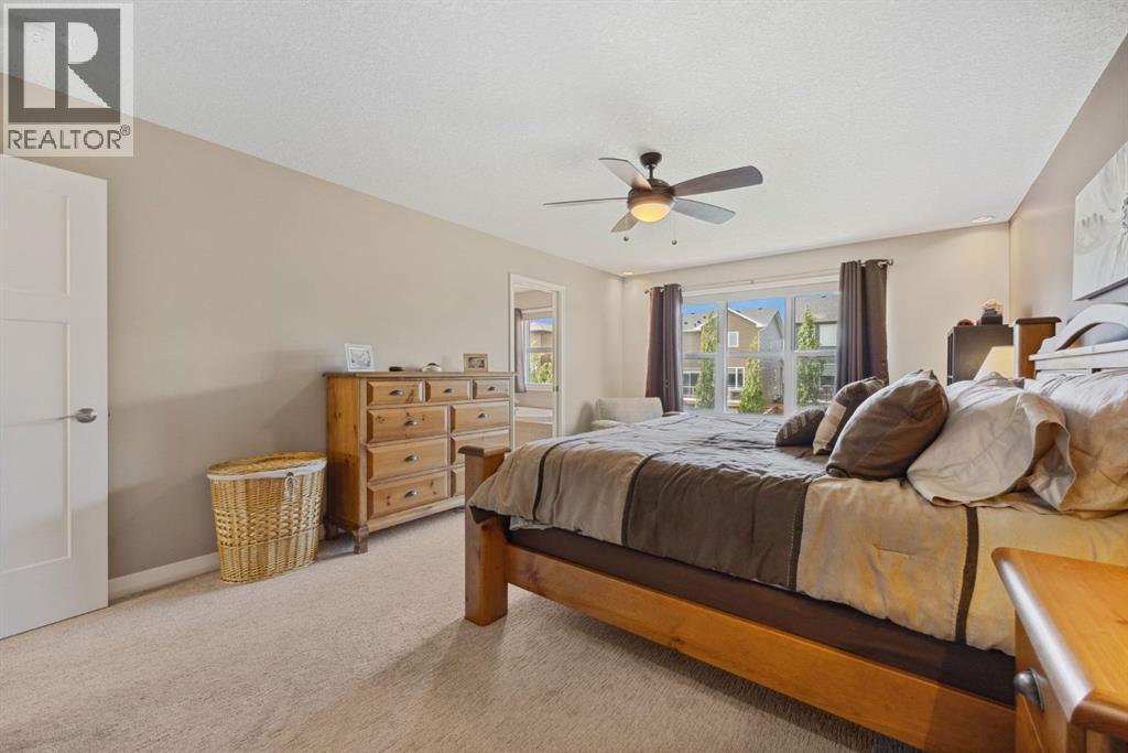 Single Family House for Sale in  Evansglen Drive NW Evanston Calgary 