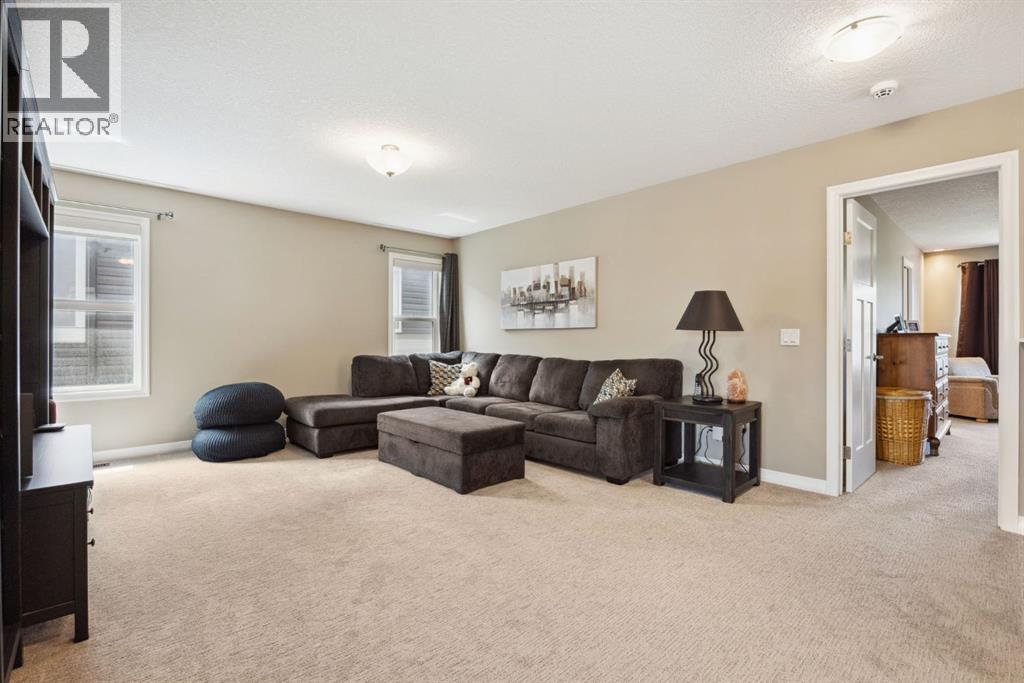 Single Family House for Sale in  Evansglen Drive NW Evanston Calgary 