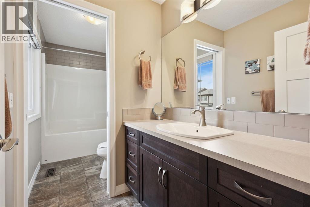 Single Family House for Sale in  Evansglen Drive NW Evanston Calgary 
