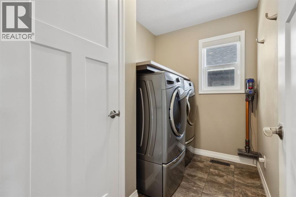 Single Family House for Sale in  Evansglen Drive NW Evanston Calgary 