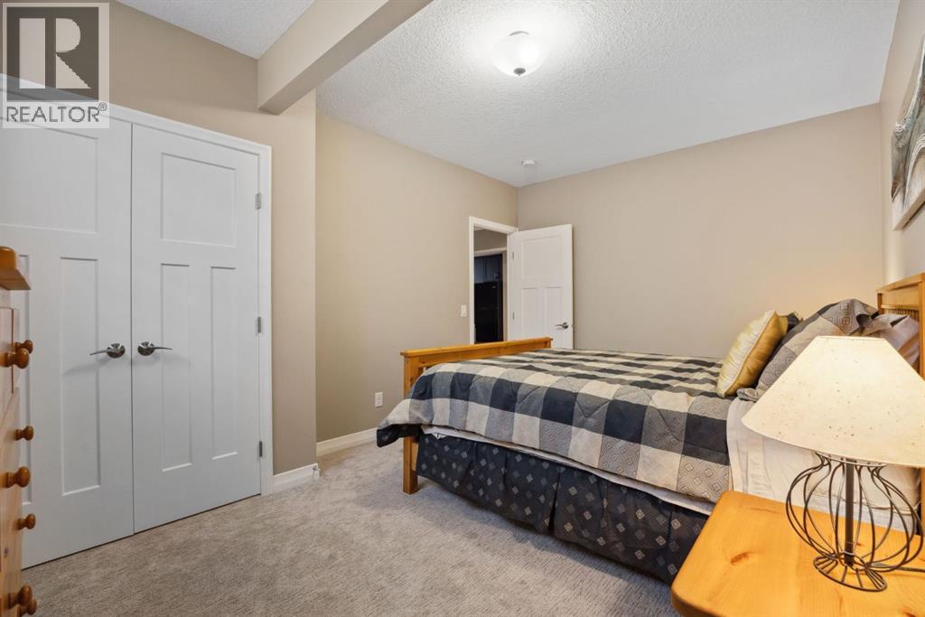 Single Family House for Sale in  Evansglen Drive NW Evanston Calgary 