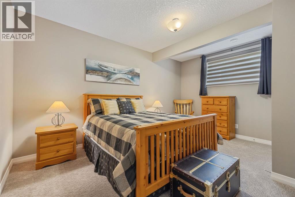Single Family House for Sale in  Evansglen Drive NW Evanston Calgary 
