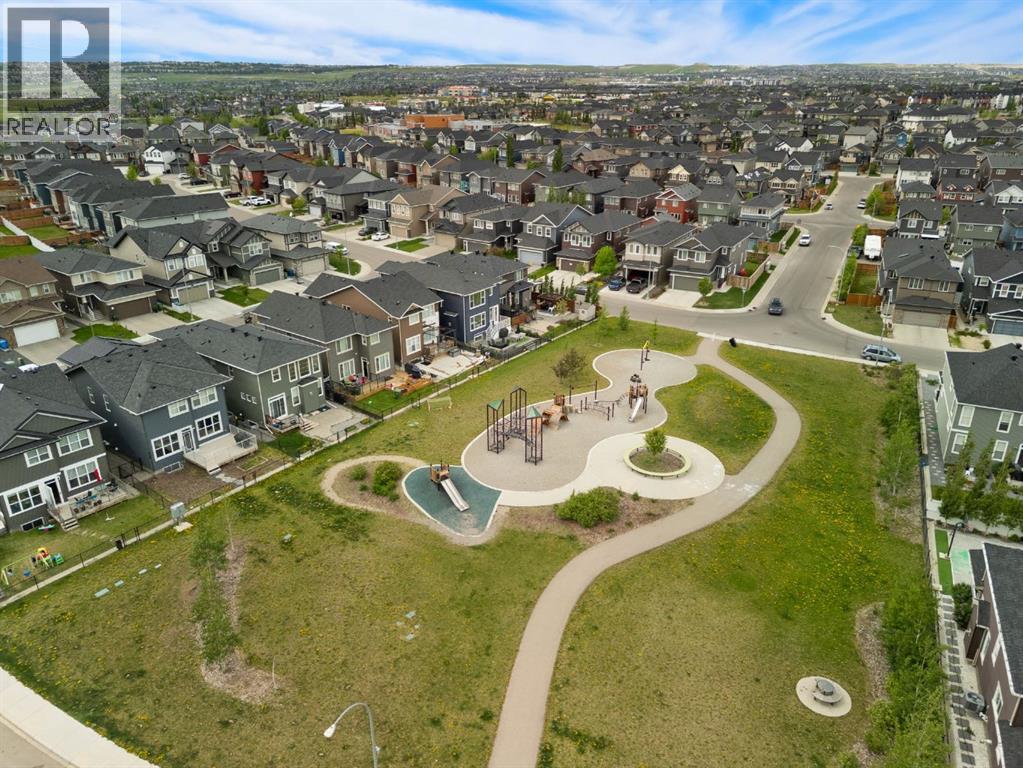 Single Family House for Sale in  Evansglen Drive NW Evanston Calgary 