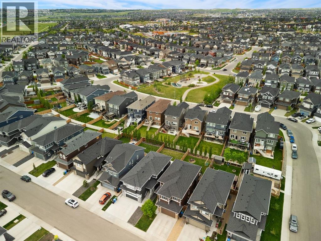 Single Family House for Sale in  Evansglen Drive NW Evanston Calgary 