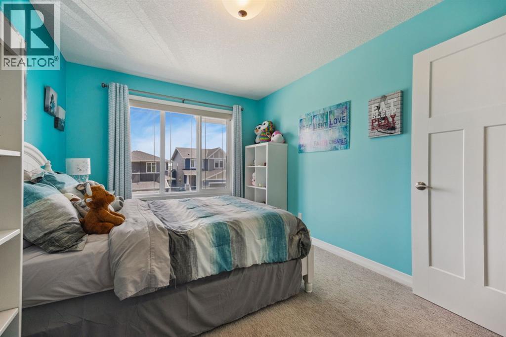 Single Family House for Sale in  Evansglen Drive NW Evanston Calgary 