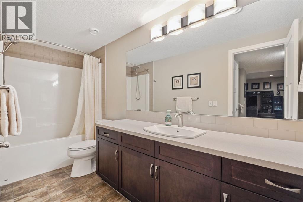 Single Family House for Sale in  Evansglen Drive NW Evanston Calgary 