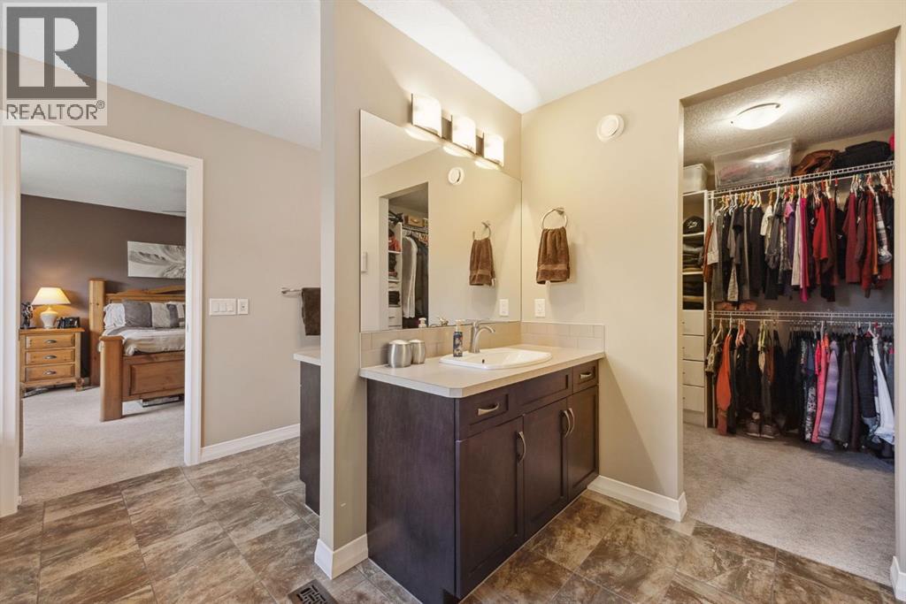 250 Evansglen Drive NW, Calgary, Alberta