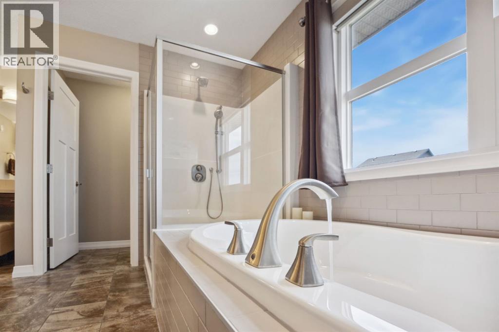 Single Family House for Sale in  Evansglen Drive NW Evanston Calgary 