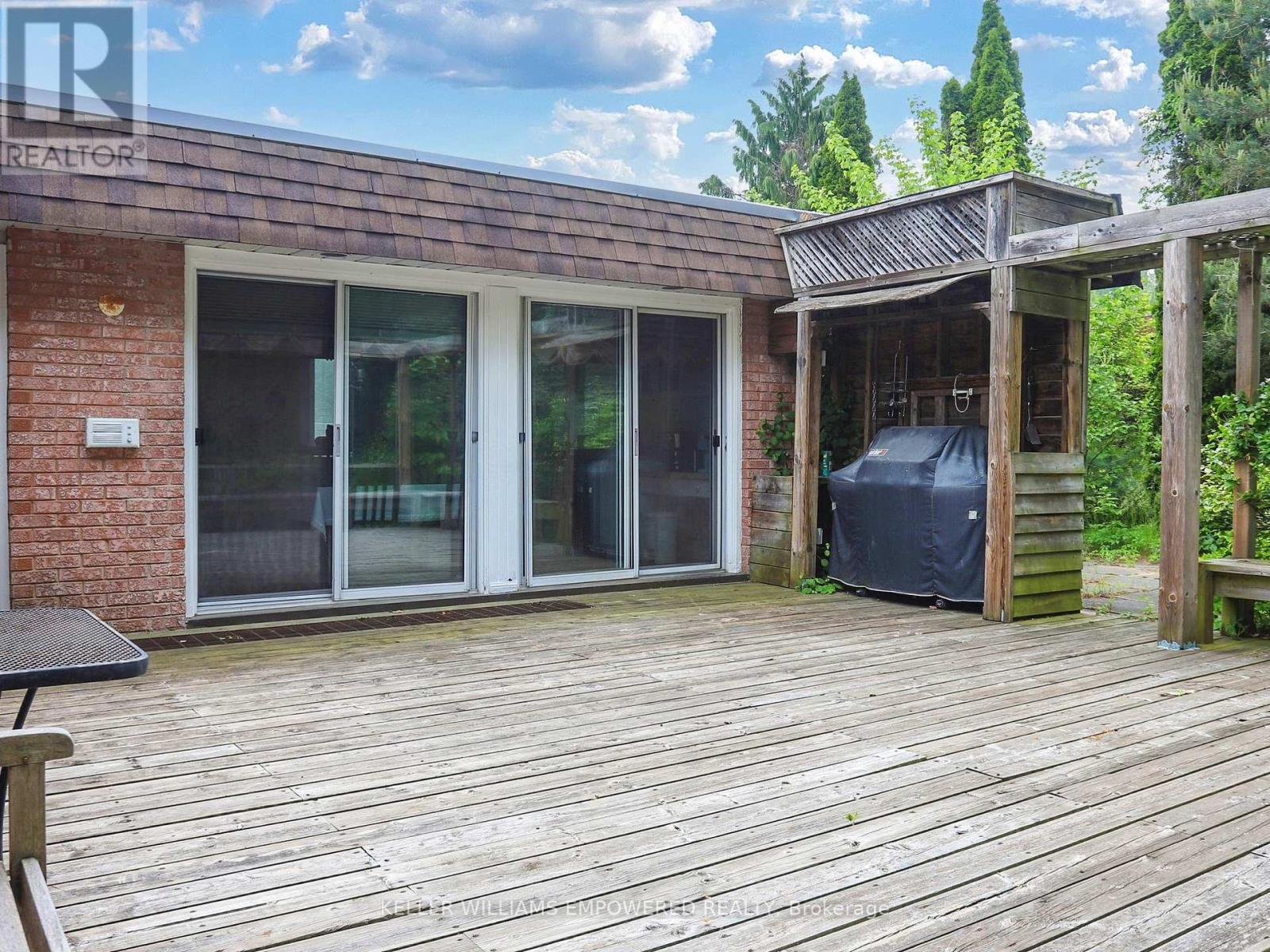 Photo 34 of 315 Woodland Acres Crescent, Vaughan ON