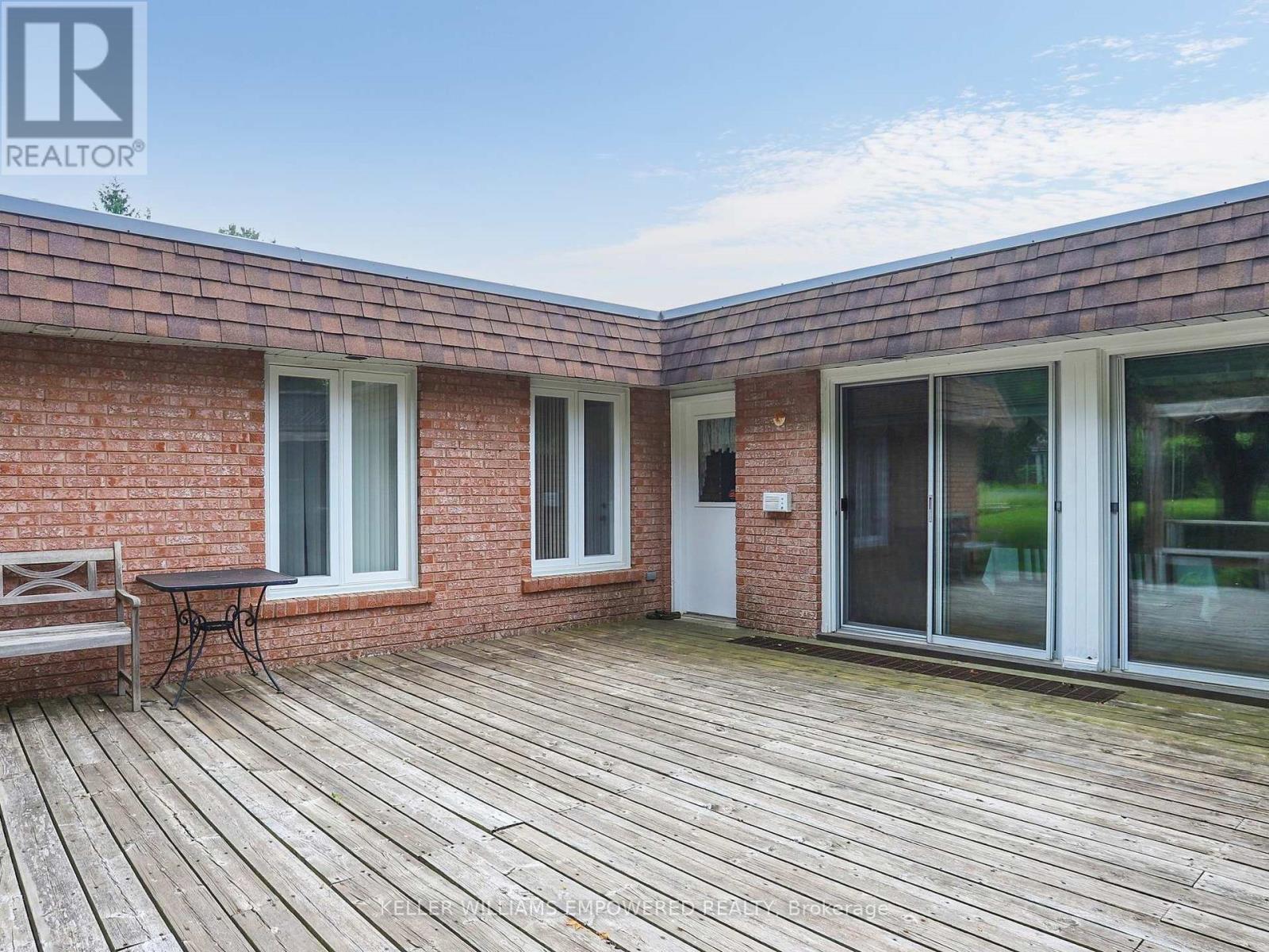 Photo 10 of 315 Woodland Acres Crescent, Vaughan ON
