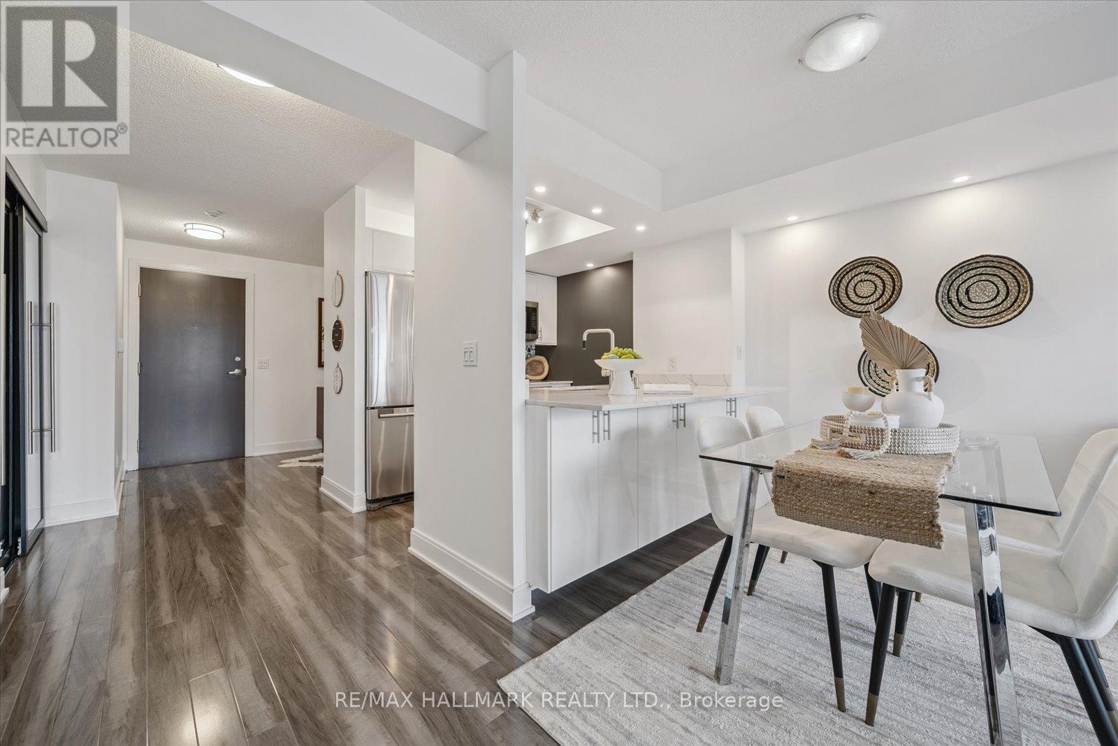 Photo 4 of 3006 125 Village Green Square, Toronto ON