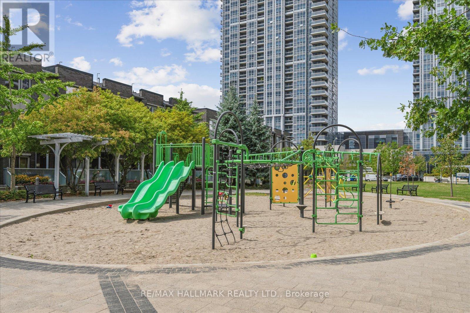 Photo 3 of 3006 125 Village Green Square, Toronto ON