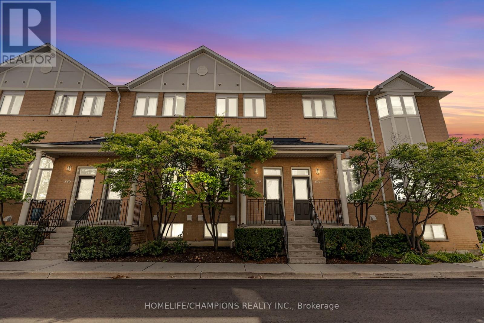 Photo 1 of 119 83 Mondeo Drive, Toronto ON