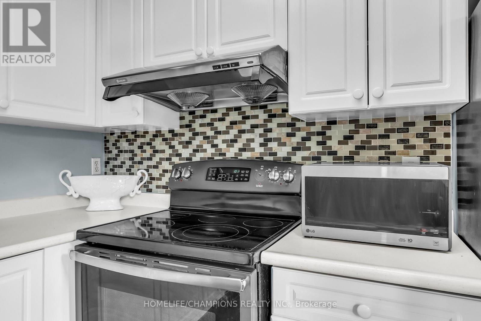 Photo 18 of 119 83 Mondeo Drive, Toronto ON