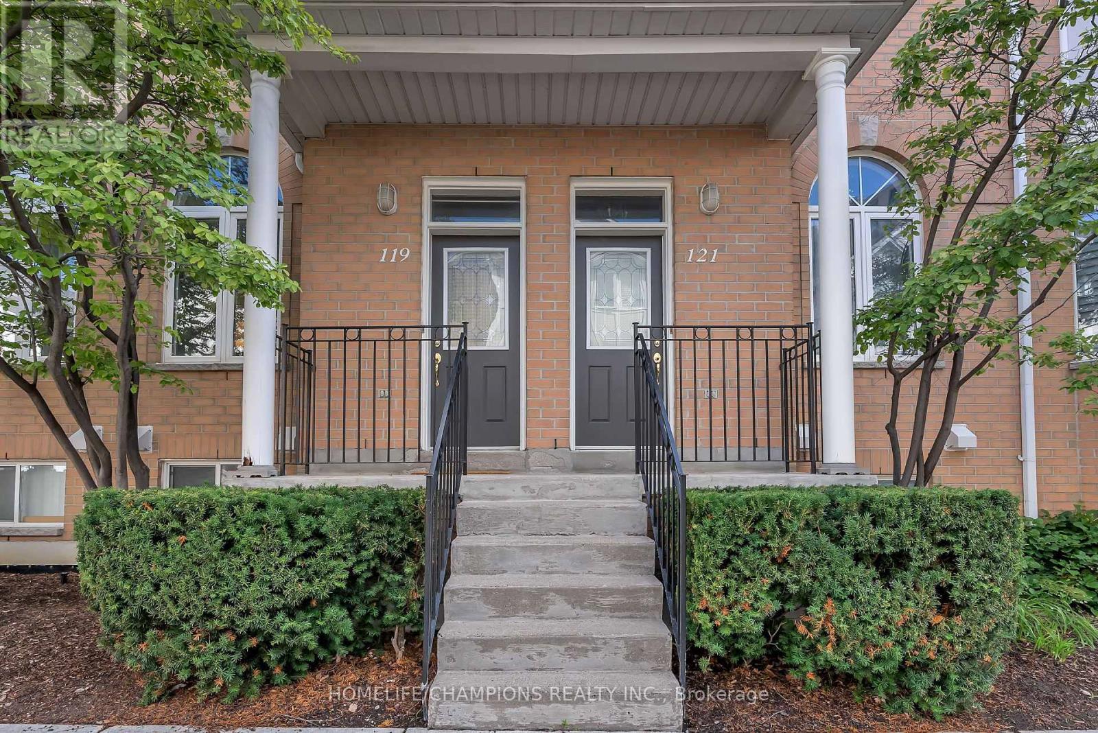 Photo 4 of 119 83 Mondeo Drive, Toronto ON